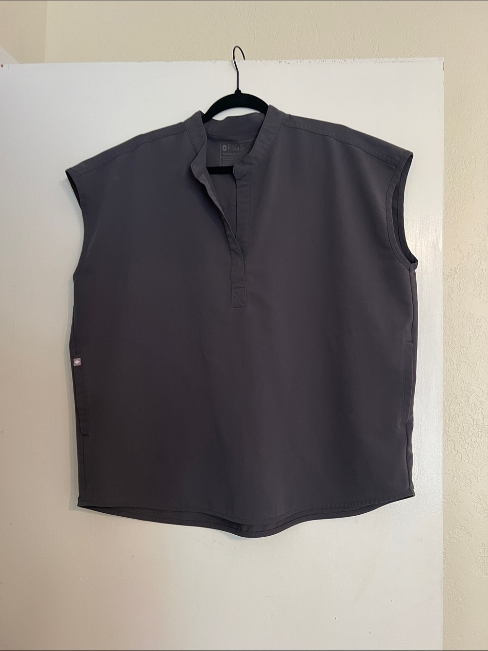 Figs scrub top